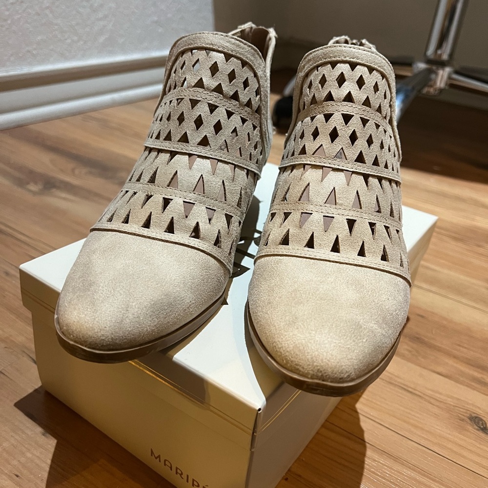 Maurice’s Booties - Picture 6 of 8